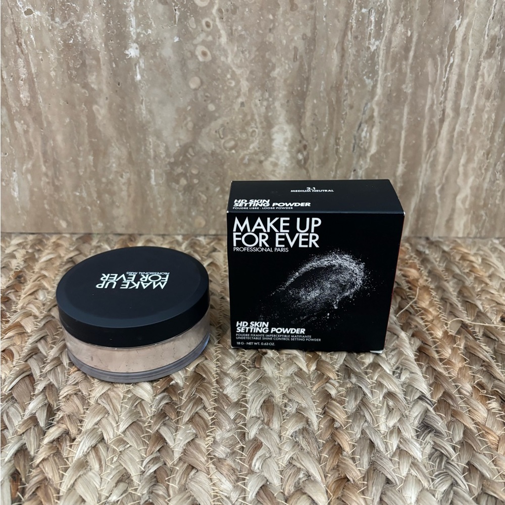 Brand new Makeup Forever HD Skin Setting Powder in Medium Natural